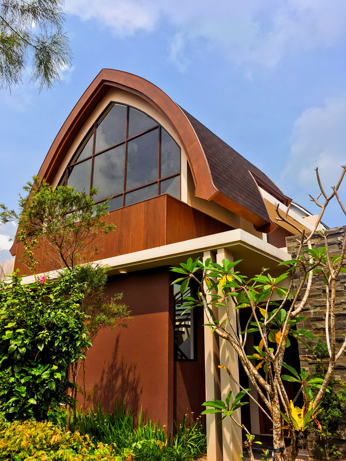 Keunggulan Conwood untuk Eksterior Rumah: Estetik, Tahan Cuaca, dan Minim Perawatan